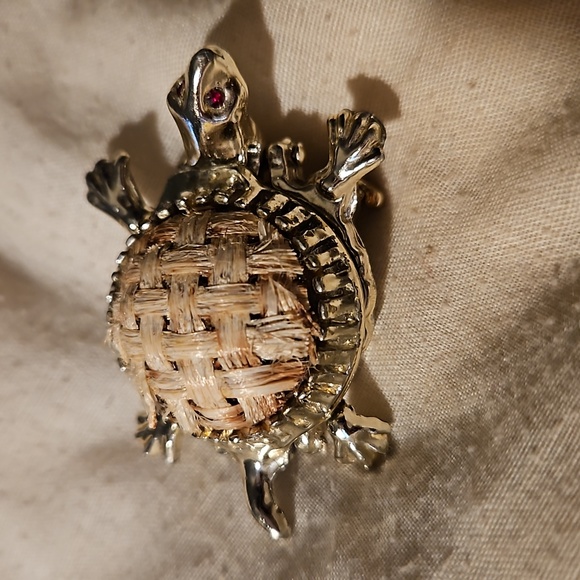 Vintage locket turtle brooch - Picture 1 of 11